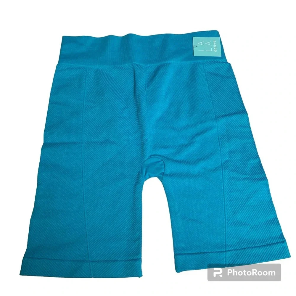 LA LA active biker shorts teal color size XL NWT has texture to them